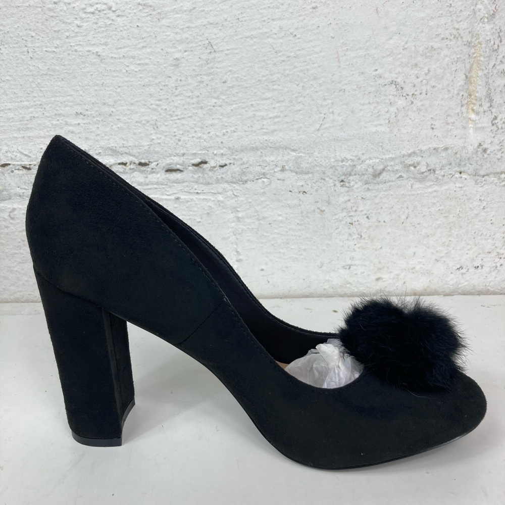 Blocked heel pumps